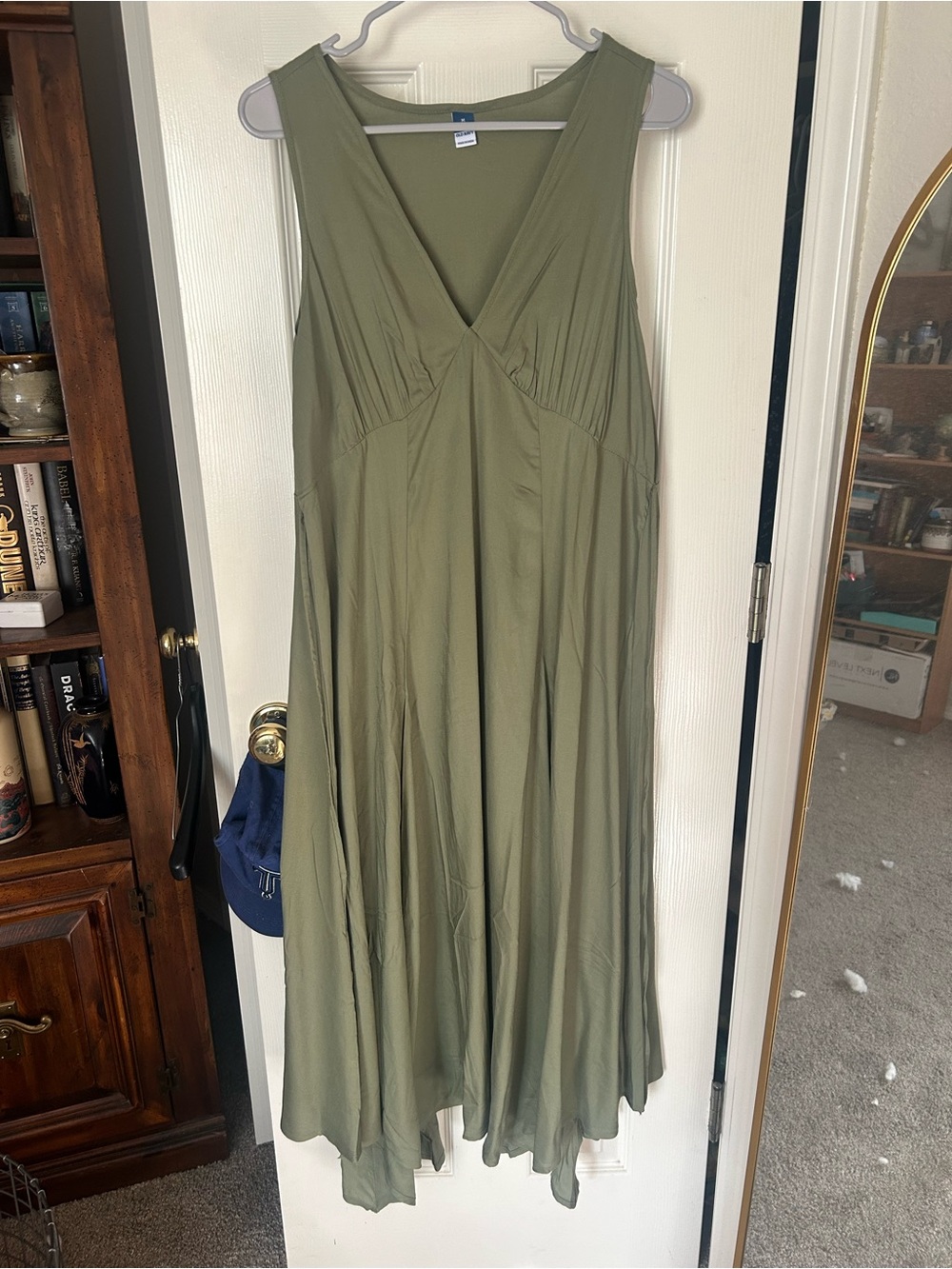 Sleeveless V-Neck Olive Green Maxi Dress